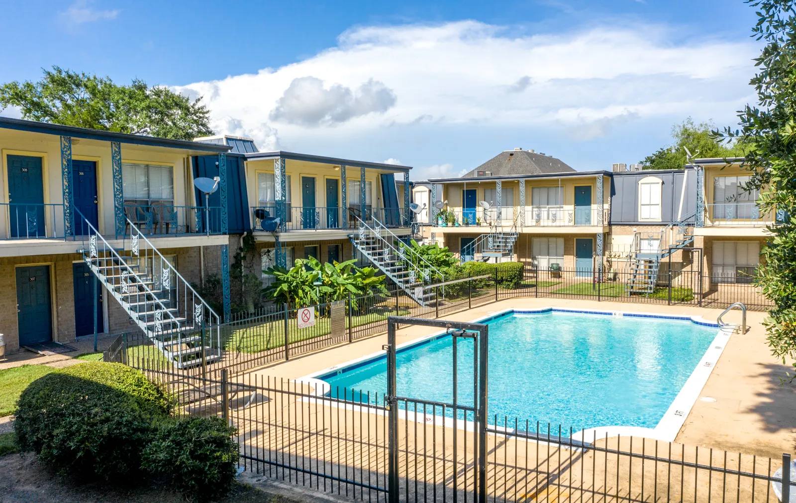 Providence at Baytown — Den